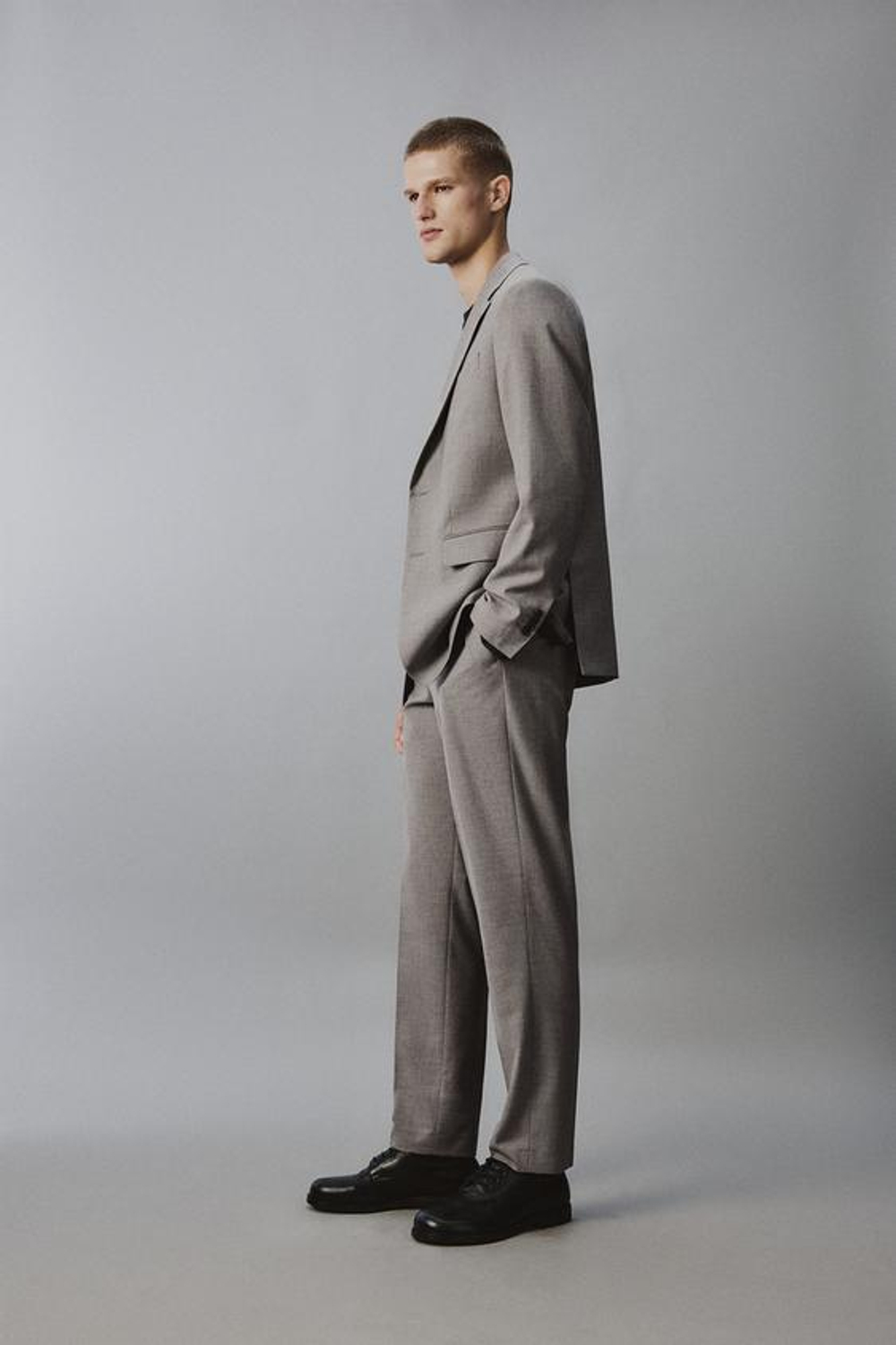 ZARA КОСТЮМНЫЕ БРЮКИ REGULAR FIT ИЗ РЕЛЬЕФНОЙ ТКАНИ, БЕЖЕВЫЙ