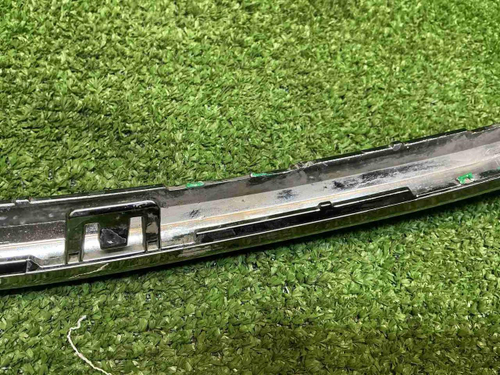 Накладка переднего бампера правая Hongqi HS5 19-нв