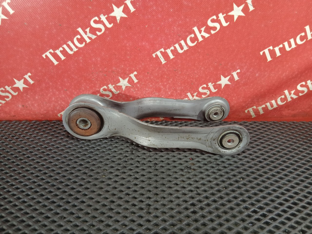 Кронштейн амортизатора кабины задний