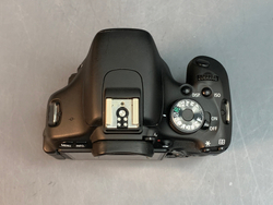 Canon 600D kit 18-55mm 3.5-5.6 IS ll 9.000 кадров