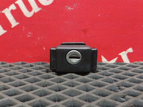 Замок бардачка