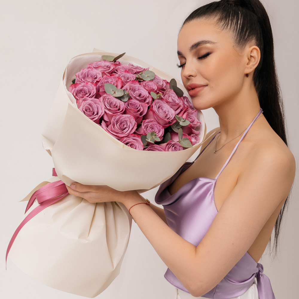23 сиреневых роз