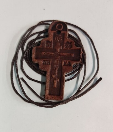 Крест нательный Кожа с тиснением на гайтане (Ярос)