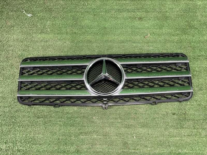 Решетка радиатора Mercedes G W463 (2012-2018)