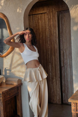 ZARA БРЮКИ С ШИРОКИМИ ШТАНИНАМИ И ОБОРОЧКАМИ НА ПОЯСЕ, БЕЖЕВЫЙ