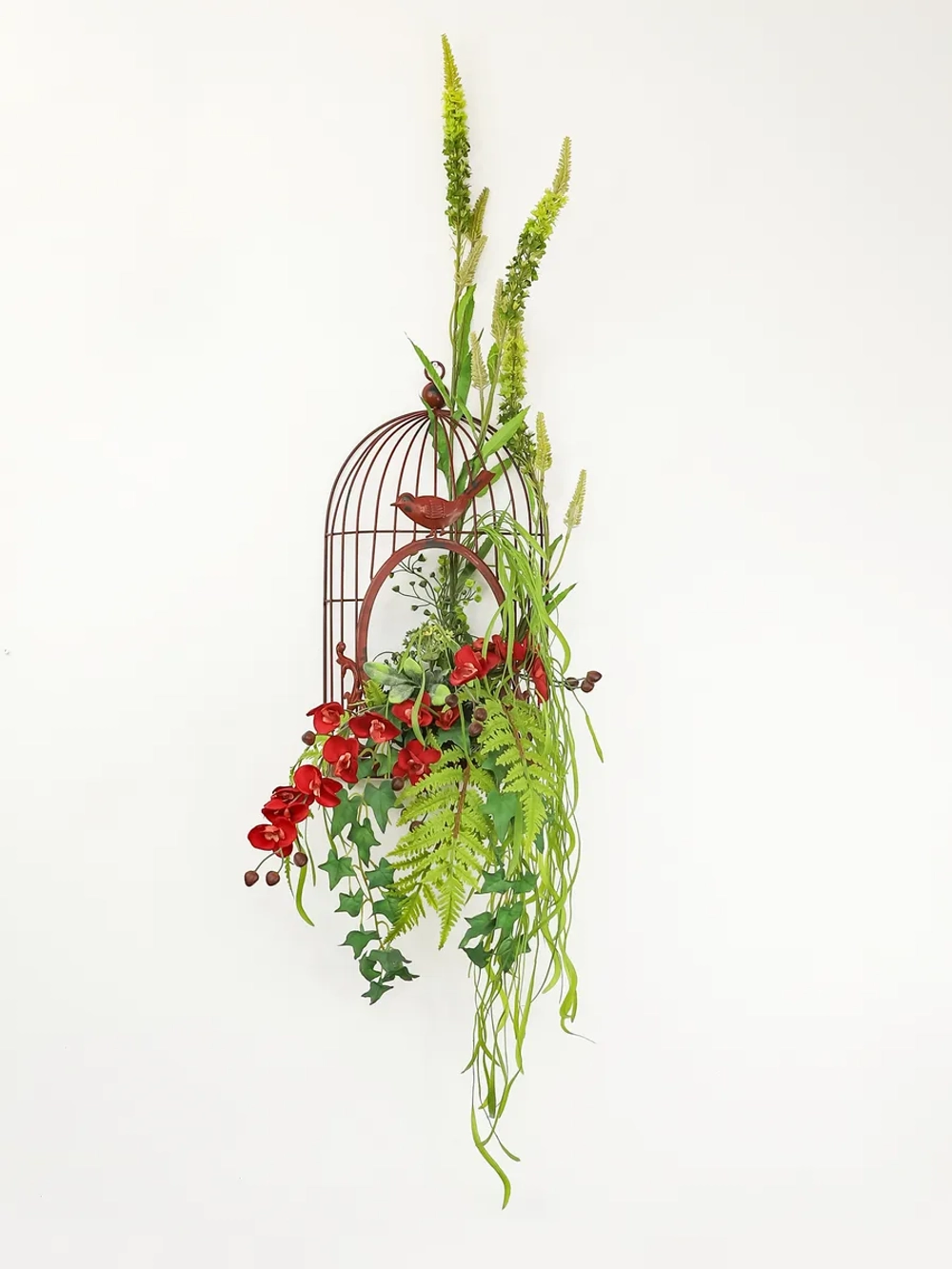 Композиция настенная с цветами в металлической клетке