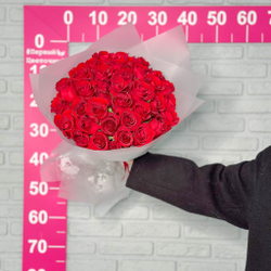 Букет 35 роз Кения 40 см в пленке красные