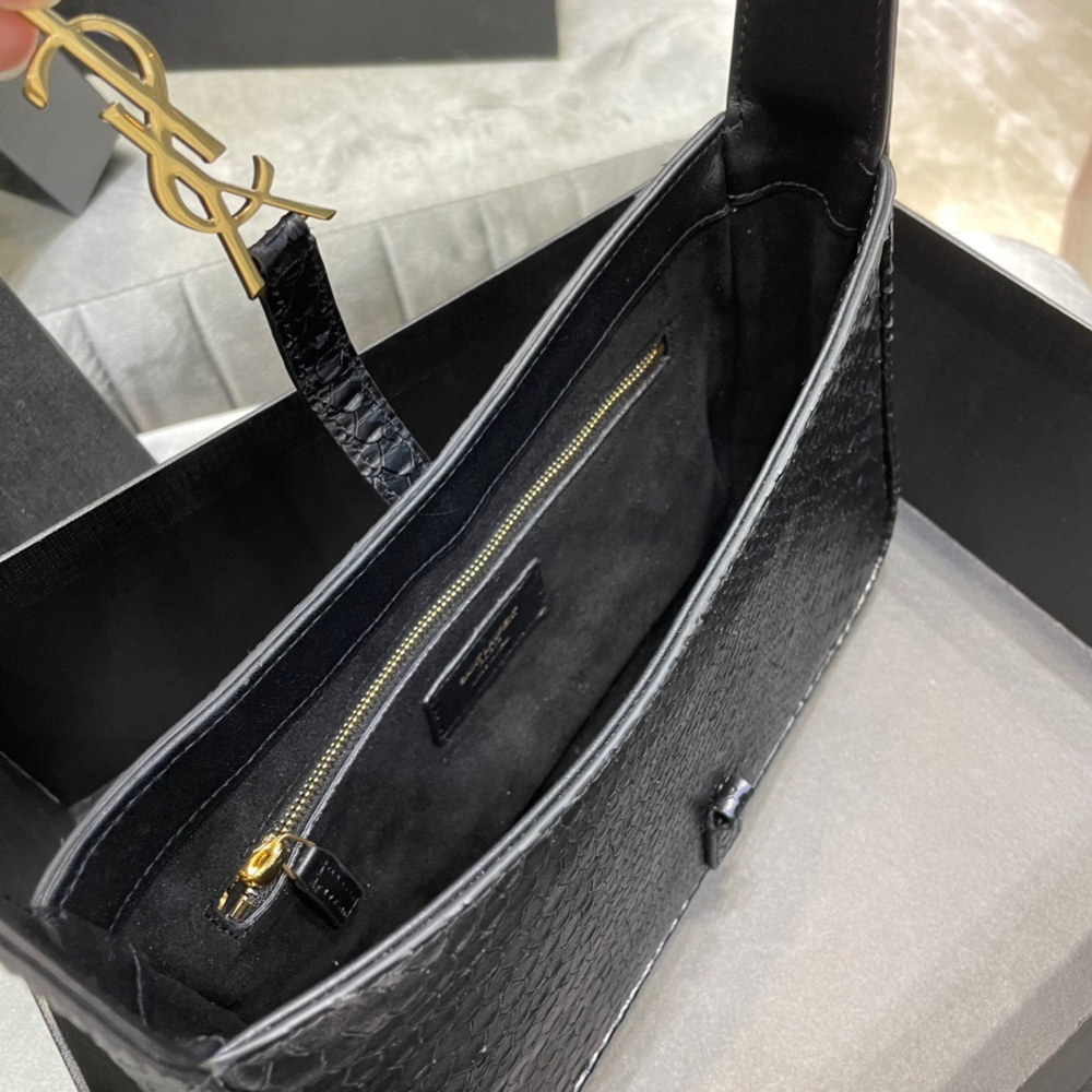 Saint Laurent Le 5 à 7 Hobo Bag