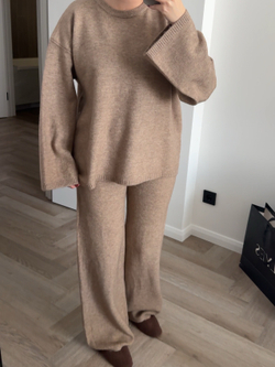 Комплект вязаный, базовый свитер и брюки