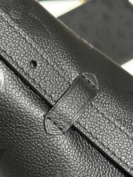 Сумка-хобо Louis Vuitton Carry All черная