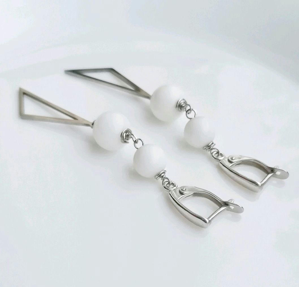 Длинные серьги висюльки с белым агатом