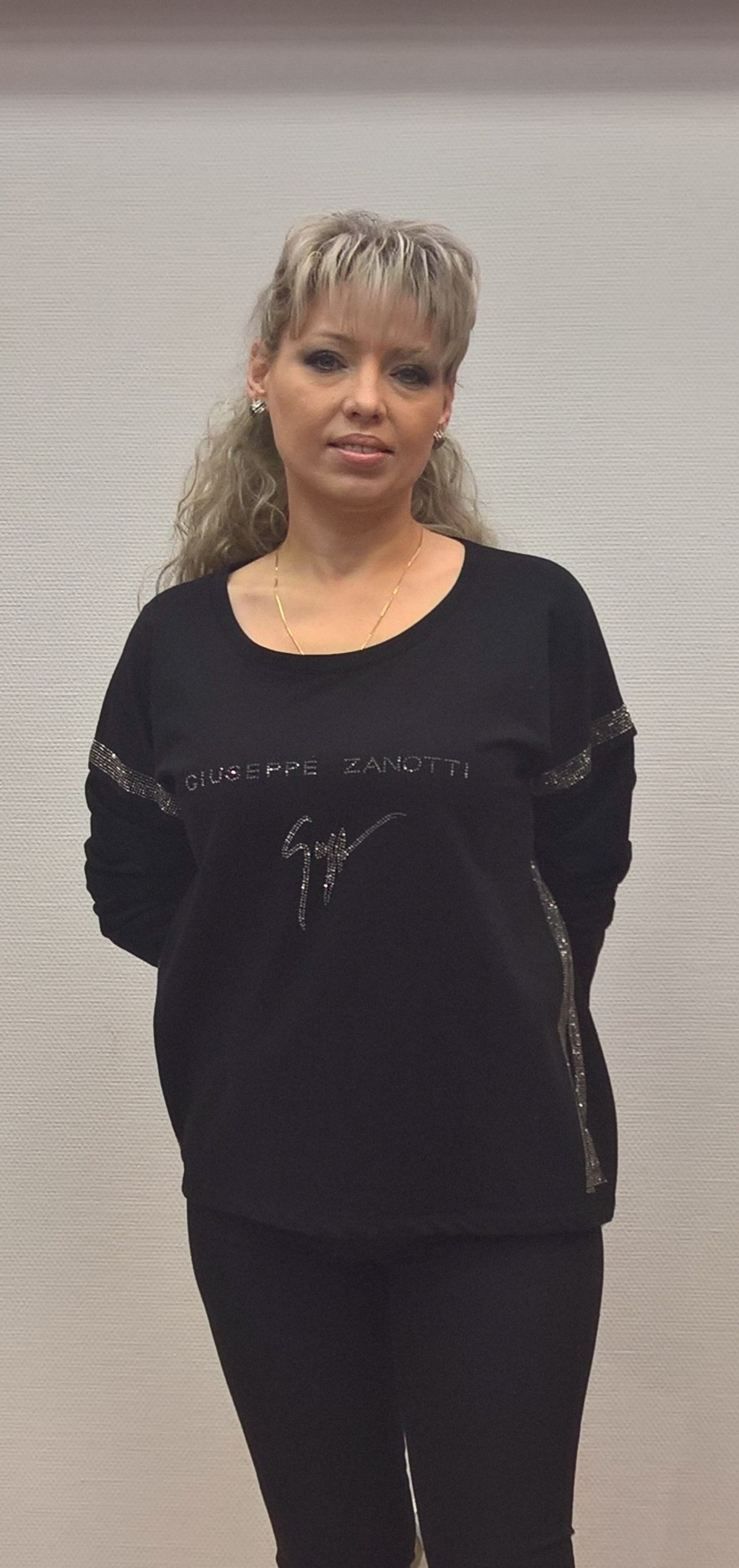 Синий блузон с длинным рукавом и стразовой надписью по груди