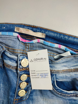 Джинсы "рваные" с бабочками 44 размер