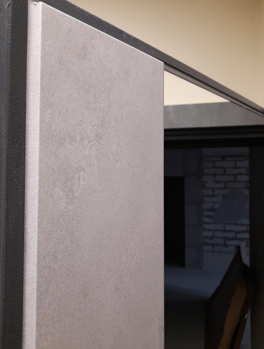 Входная металлическая дверь Лабиринт Cosmo 2К (Космо ) с Зеркалом Максимум бетон светлый