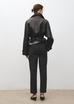 Брюки зауженного укороченного кроя в тонкую полоску