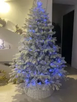 Заснеженная елка с гирляндой «Камчатская» холодный свет (Литая+пвх) 180 см / 1,8 м