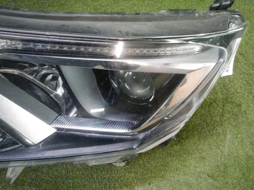 Фара левая Toyota Rav 4 CA40 (2015-2019) галоген