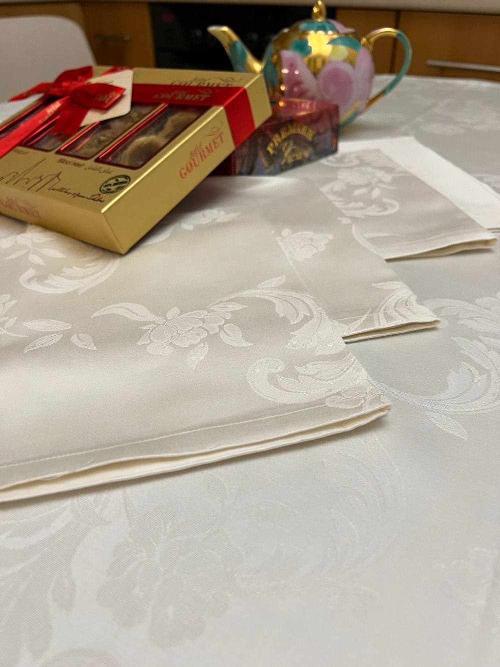 Скатерть 220 и 12 салфеток Palombella Svezia сливочные