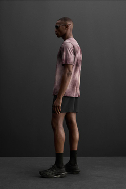 ZARA ПЕРФОРИРОВАННАЯ ФУТБОЛКА С ПРИНТОМ TIE DYE, БУРГУНДИ