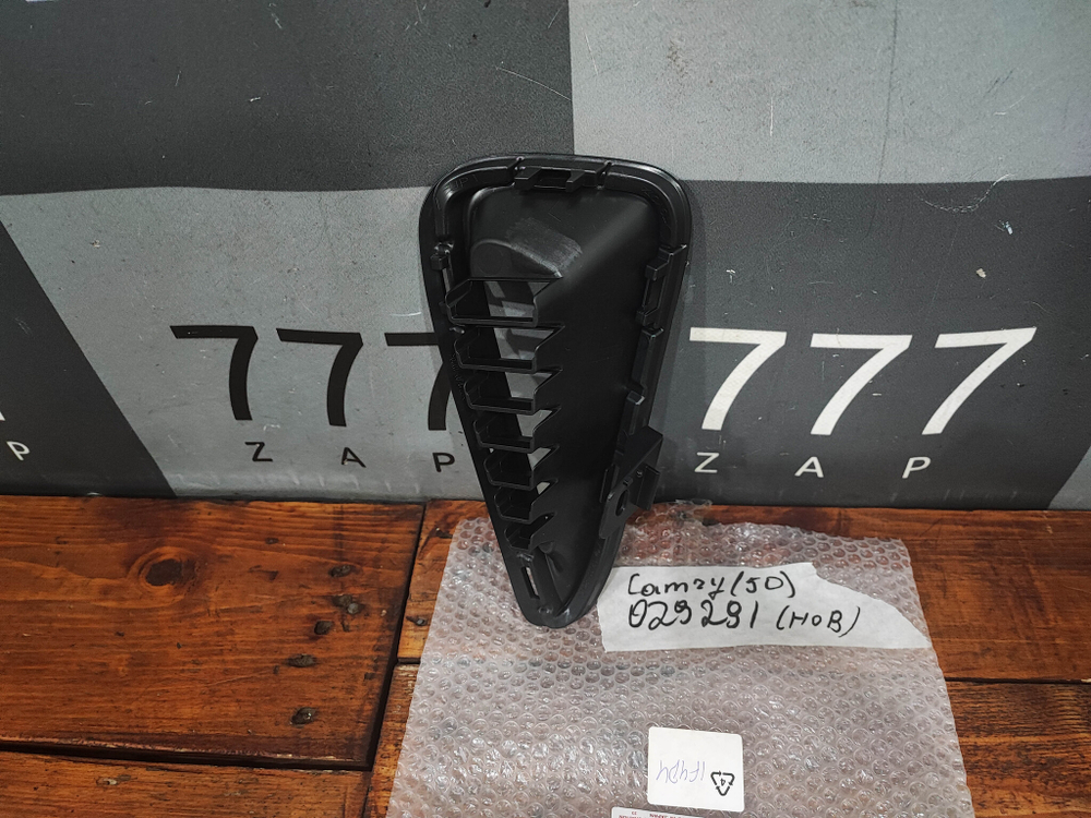 Решетка переднего бампера Camry (XV55) Новая Оригинал 5212833180