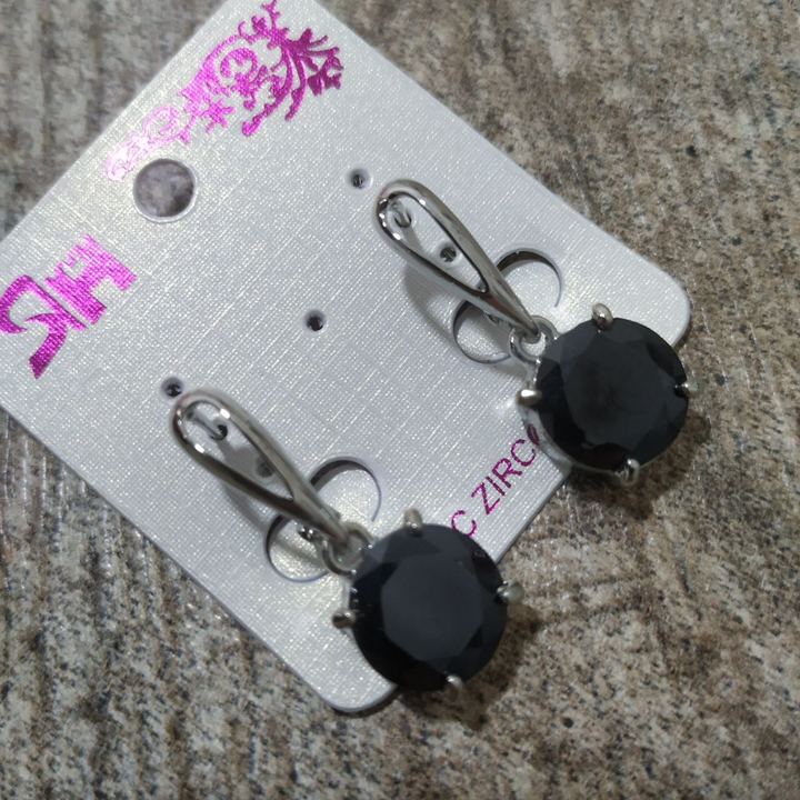 Серьги на англ.заст. Cubic Zirconia подвеска круг цвет черный металл серебристый