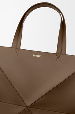Loewe Сумка-тоут XL Puzzle Fold из блестящей телячьей кожи, коричневый