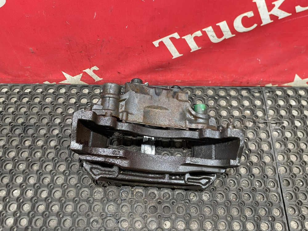 Суппорт передний правый 2016г.