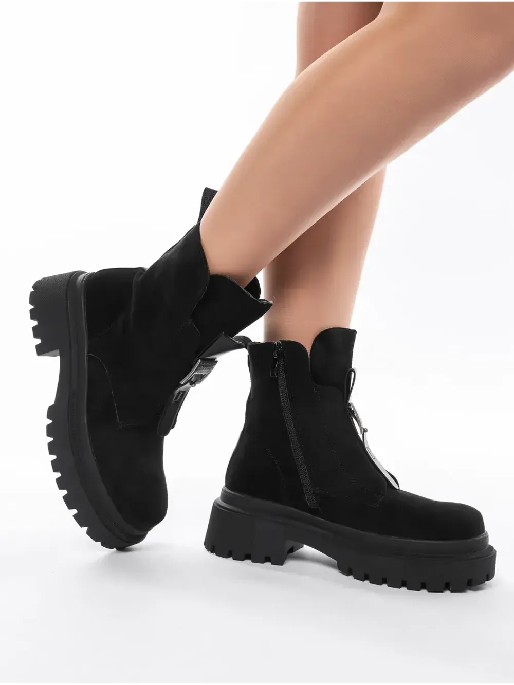 Зимние ботинки на высокой платформе