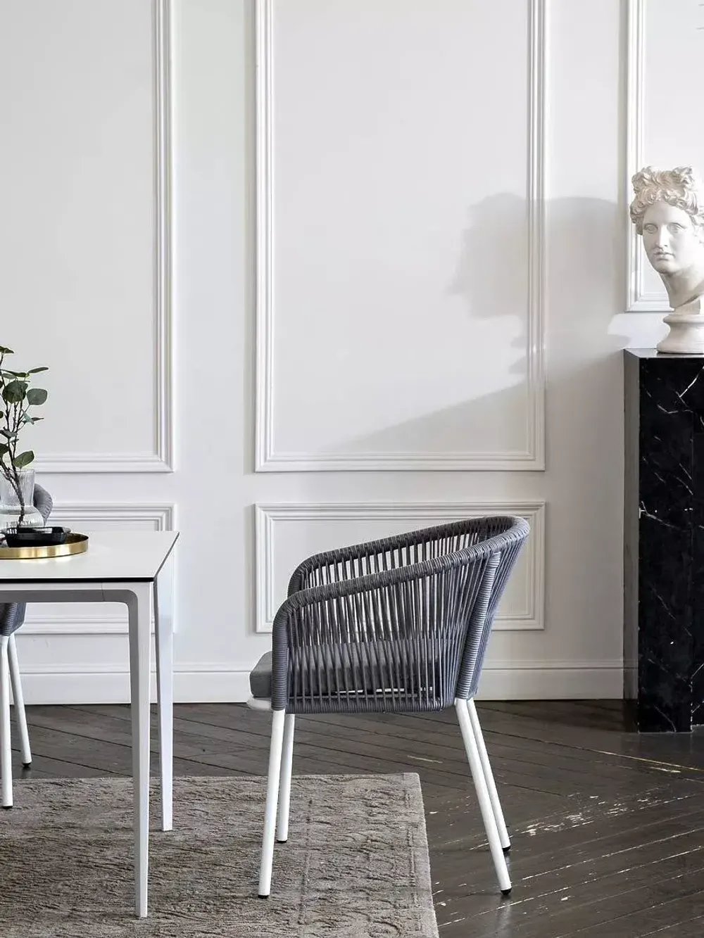 "Малага" обеденная группа на 4 персоны со стульями "Марсель", каркас белый, роуп светло-серый