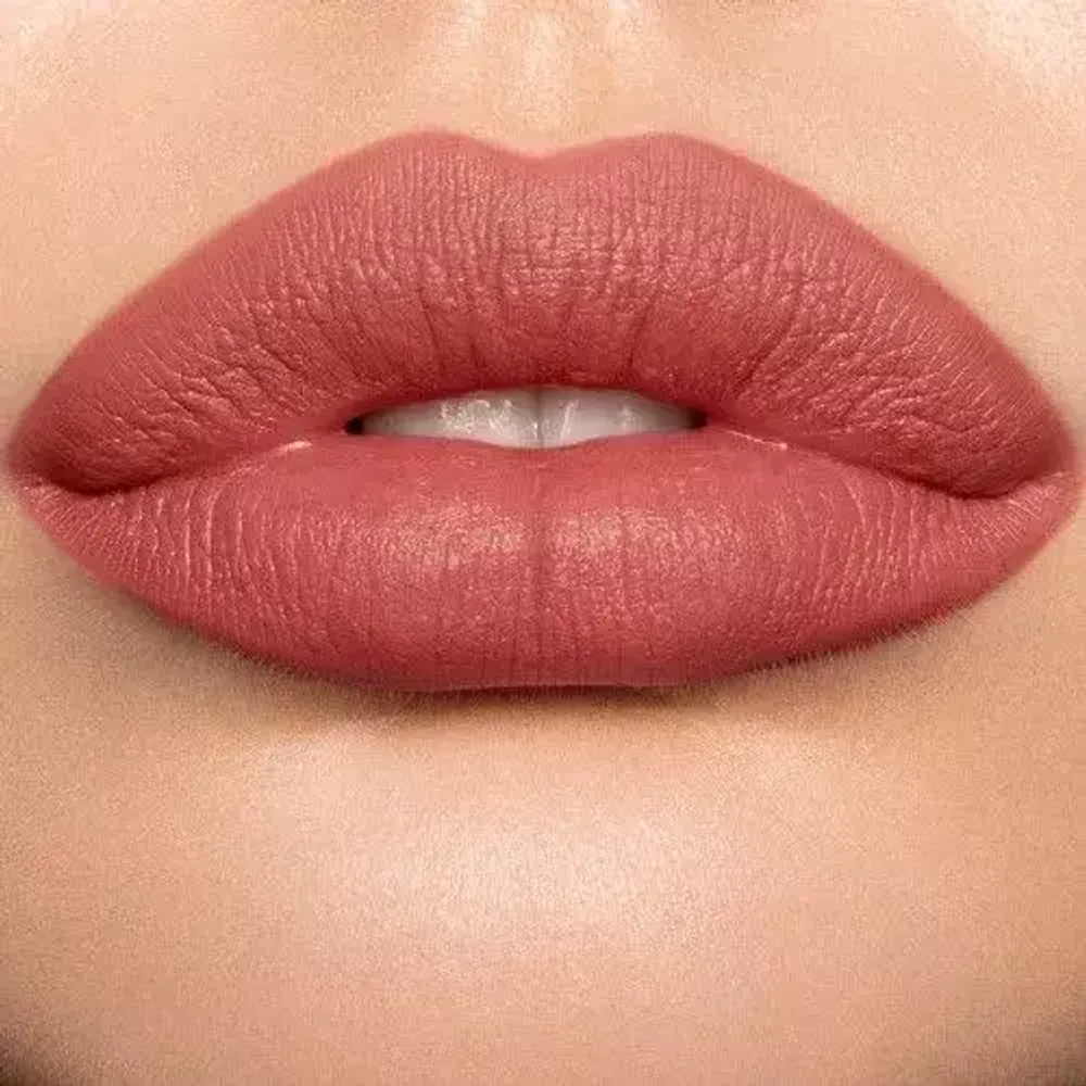 Матовая губная помада CHARLOTTE TILBURY Matte Revolution Refillable Lipstick - # Mrs Kisses (Golden Peachy-Pink)