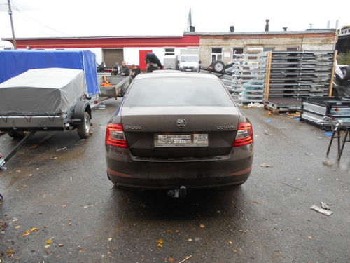 Фаркоп AvtoS для SKODA OCTAVIA III(A7), IV(A8) (2013-2020, 2020-) с универсальной электрикой Smart(блок) и сертификатом в комплекте, арт.(SK 10+smart)