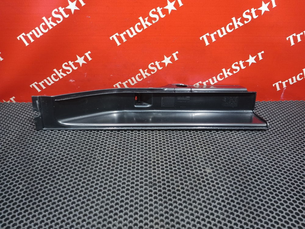 Накладка ручки бардачка левая