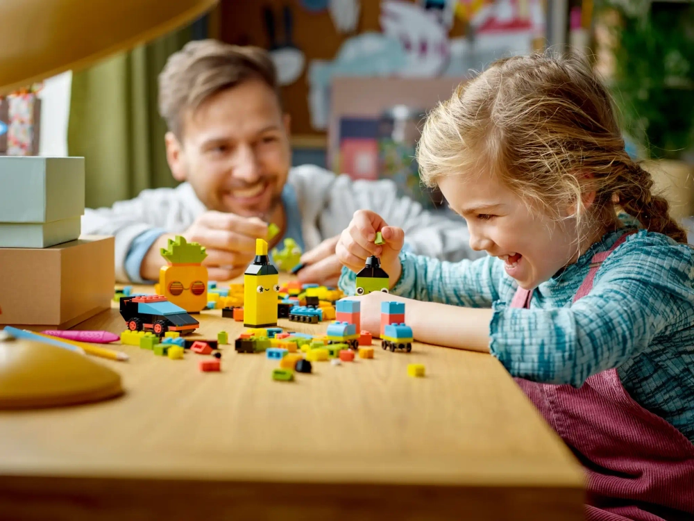 Конструктор LEGO Classic 11027 Творческое неоновое веселье