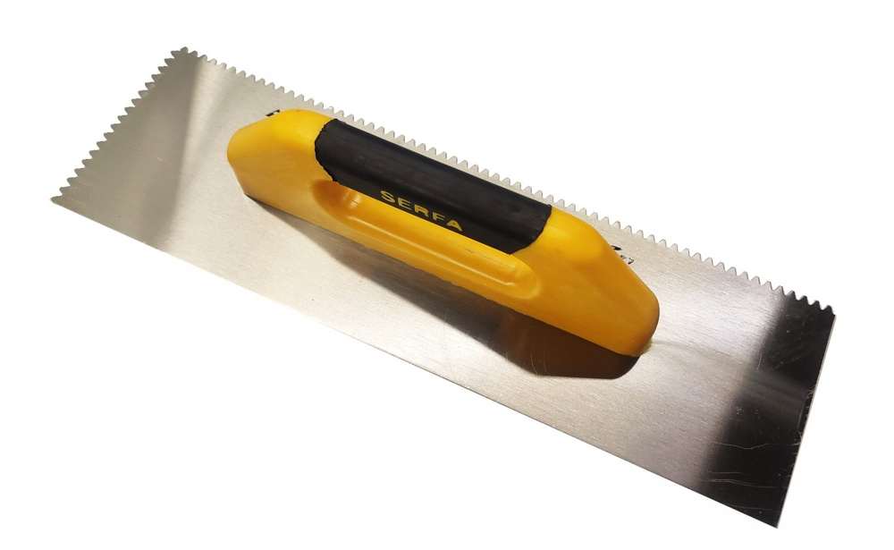 Гладилка зубчатая с закрытой пластиковой ручкой V 40 см Serfa 674