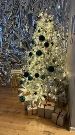 Заснеженная елка с гирляндой встроенной «Русская Императрица» (Литая хвоя) 120 см / 1,2 м