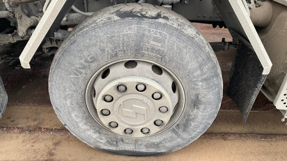 Shacman (Shaanxi) SX* 8x4 Автобетоносмеситель SX5318GJBDT326 (Дизельный, 11,6 л, 369 л.с., МТ)