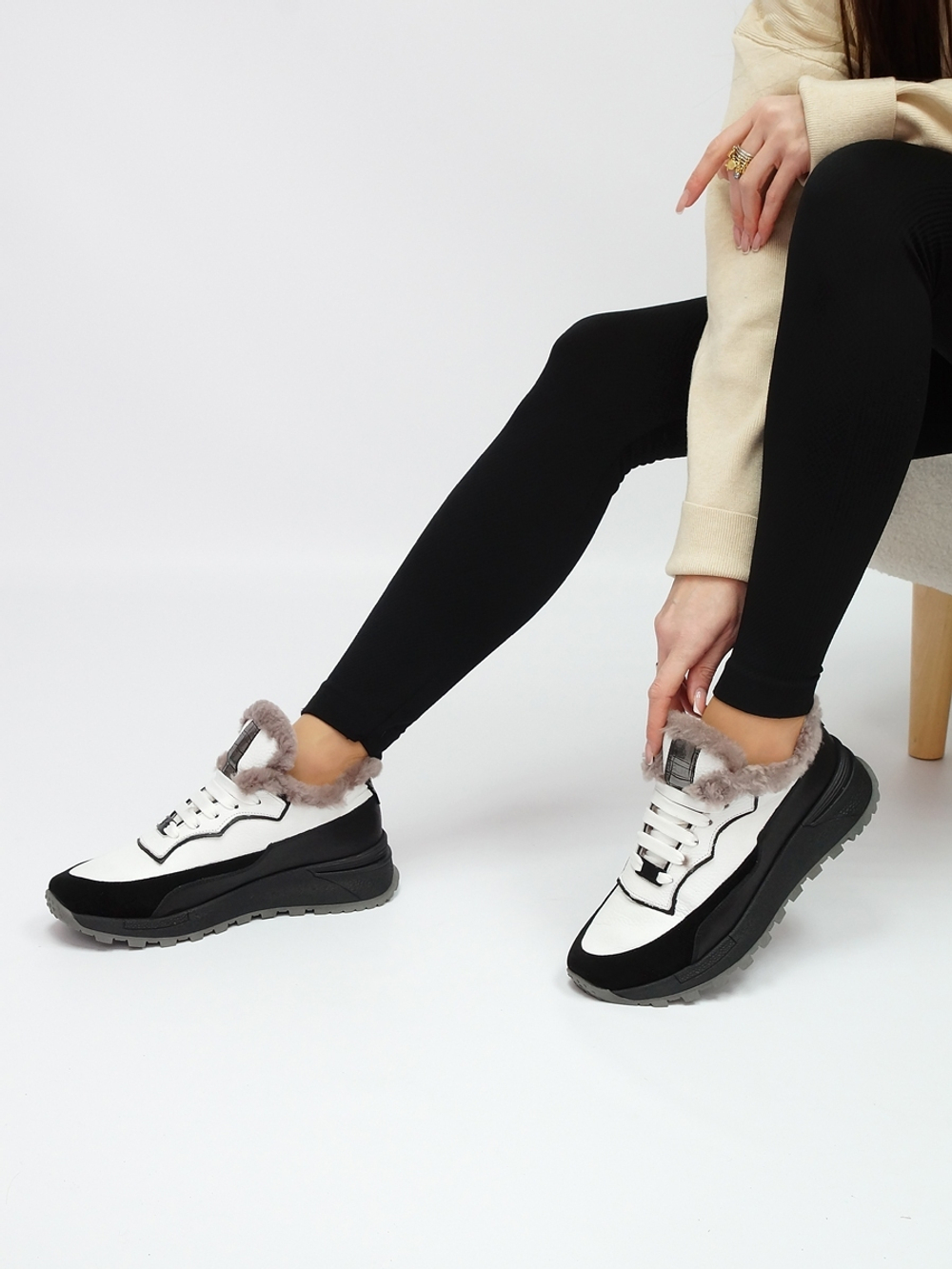 Кроссовки женские зимние