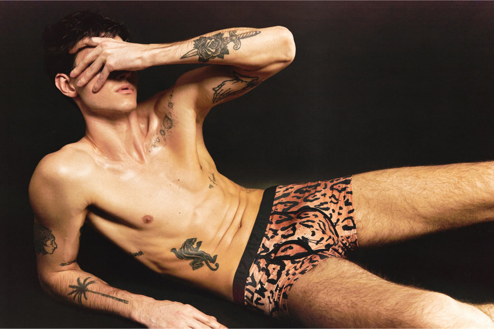 В А17 мы меняем стереотип «эстетика —<br> женская привилегия»: понимая, что мужской<br> взгляд всегда объединяет красоту<br> и функциональность. Мы создаём аутентичный<br> мужской стиль.