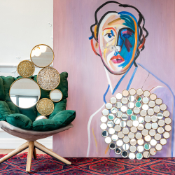 Декоративное настенное зеркало Варьете Объект мечты