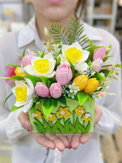 Букет из мыла "Море нарциссов, салатовый бокс"