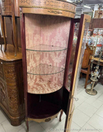 Угловая старинная витрина