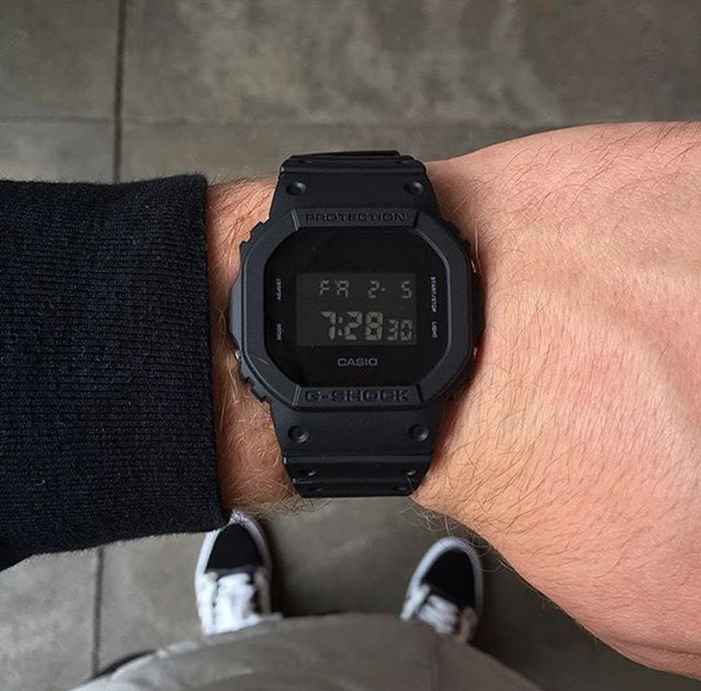 Часы Casio DW-5600BB-1E