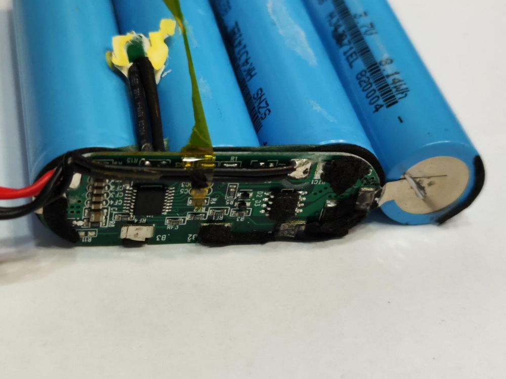 Ремонт аккумулятора колонки Marshall TF18650-2200-1S4PA