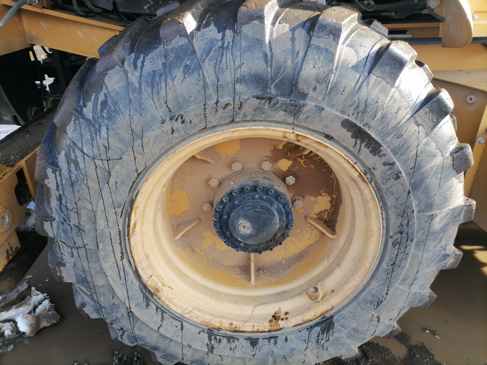 BIZON 888 Экскаватор-погрузчик 888 (Дизельный, 4,4 л, 102 л.с., АТ)