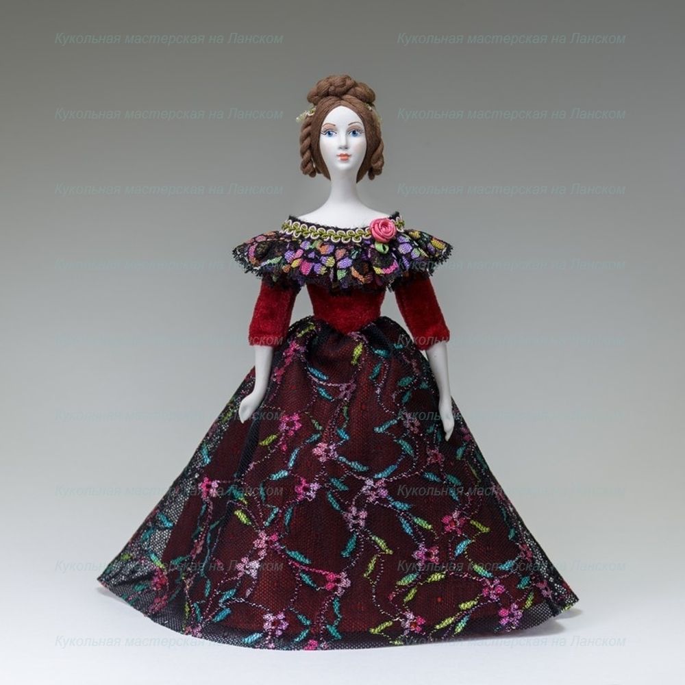 Сувенирная кукла в вечернем платье