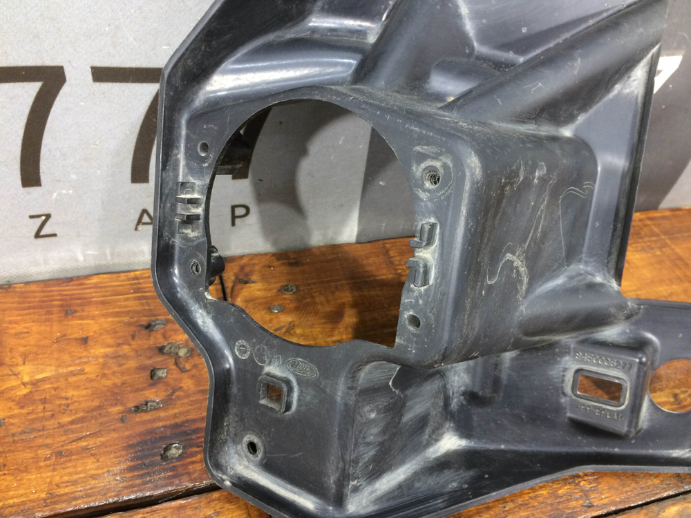 Кронштейн ПТФ передней левой Lada Vesta 15-нв Б/У Оригинал 8450006277