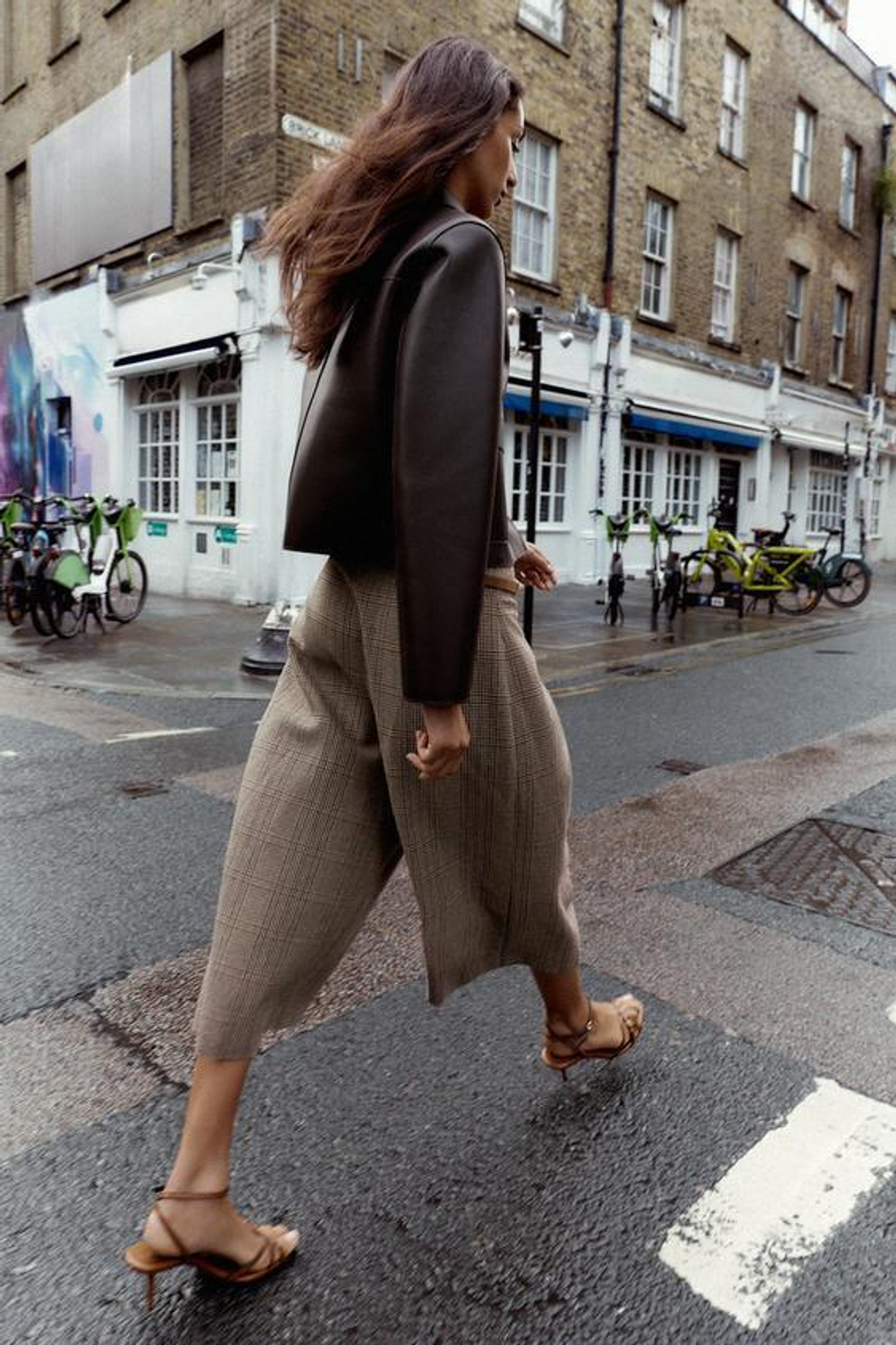 ZARА ДЛИННЫЕ БЕРМУДЫ В ГУСИНУЮ ЛАПКУ С ПОЯСОМ, РАЗНОЦВЕТНЫЙ