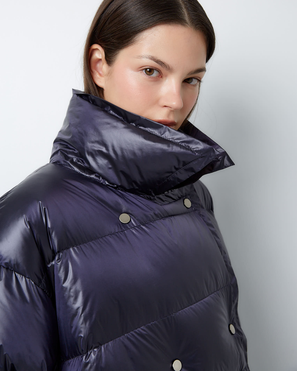 Пуховик двубортный черничный