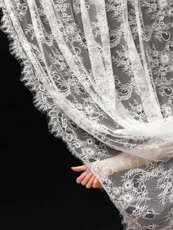 Кружево шантильи теплое белое широкое неэластичное ширина 1,5 м купон 2.9 м