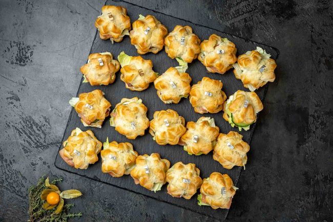 Мини бургер-профитроль с слабосоленым лососем, 20 шт.